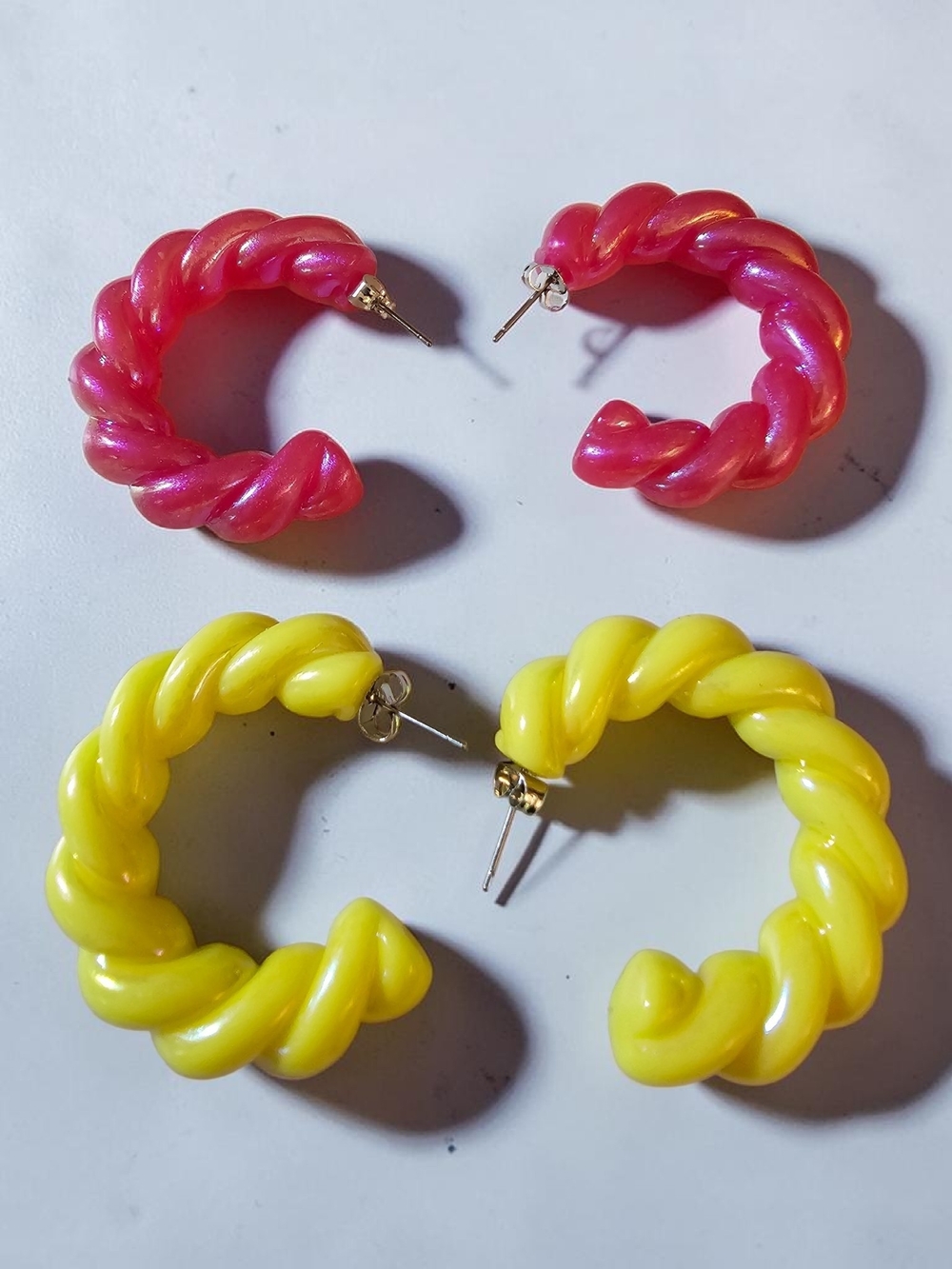 NWT SASSIFIED BOUTIQUE Twist Hoop Earrings Sets  — Pink & Yellow